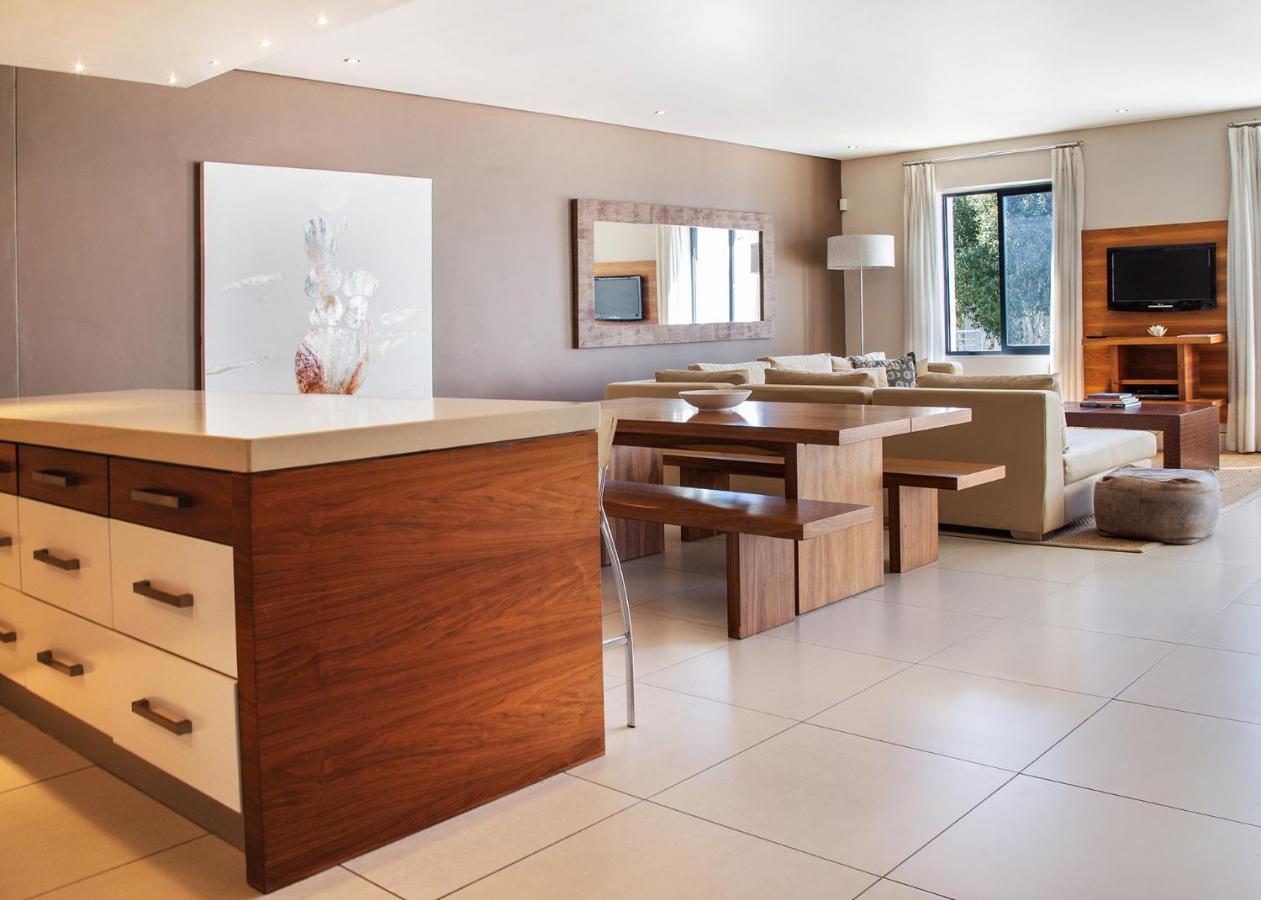Marine Square Luxury Suites Hermanus Exterior foto