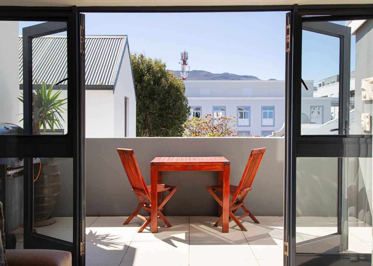 Marine Square Luxury Suites Hermanus Exterior foto